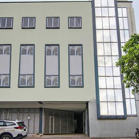 Oyo 92300 Koala House Hotel Pekanbaru Bagian luar foto