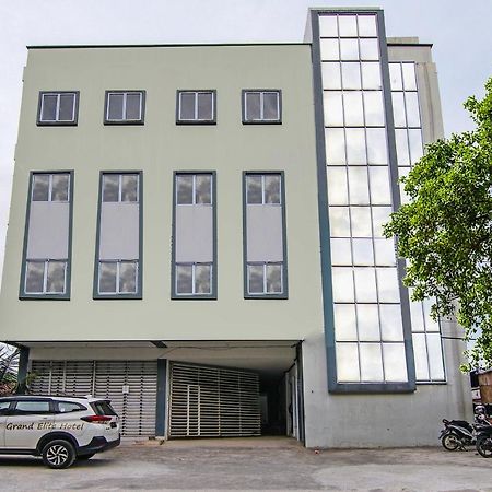 Oyo 92300 Koala House Hotel Pekanbaru Bagian luar foto