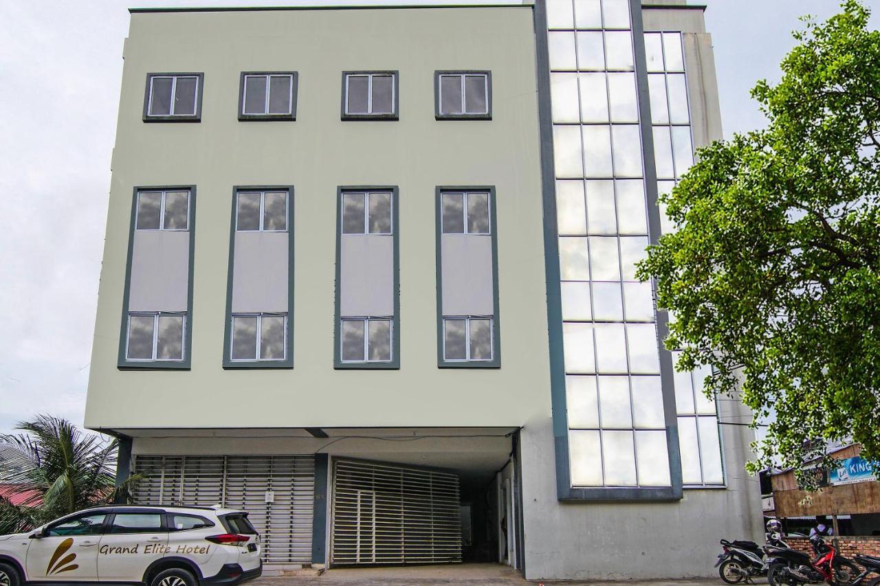 Oyo 92300 Koala House Hotel Pekanbaru Bagian luar foto