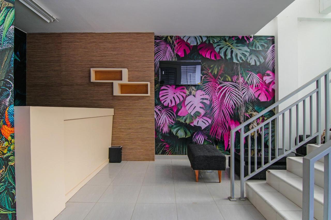 Oyo 92300 Koala House Hotel Pekanbaru Bagian luar foto