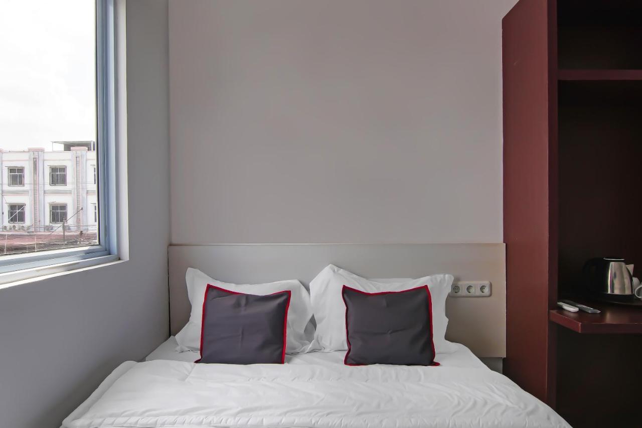 Oyo 92300 Koala House Hotel Pekanbaru Bagian luar foto