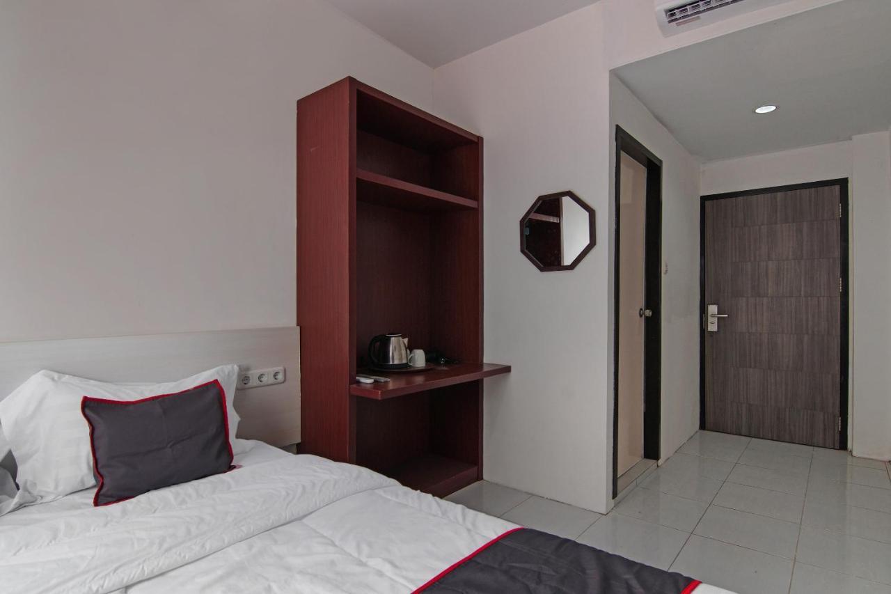 Oyo 92300 Koala House Hotel Pekanbaru Bagian luar foto